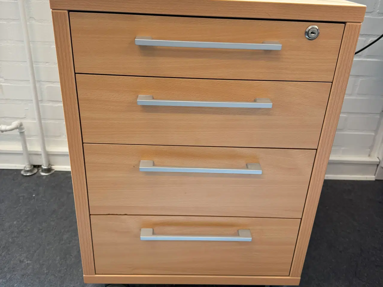 Billede 1 - Kontormøbel m. 4 skuffer 