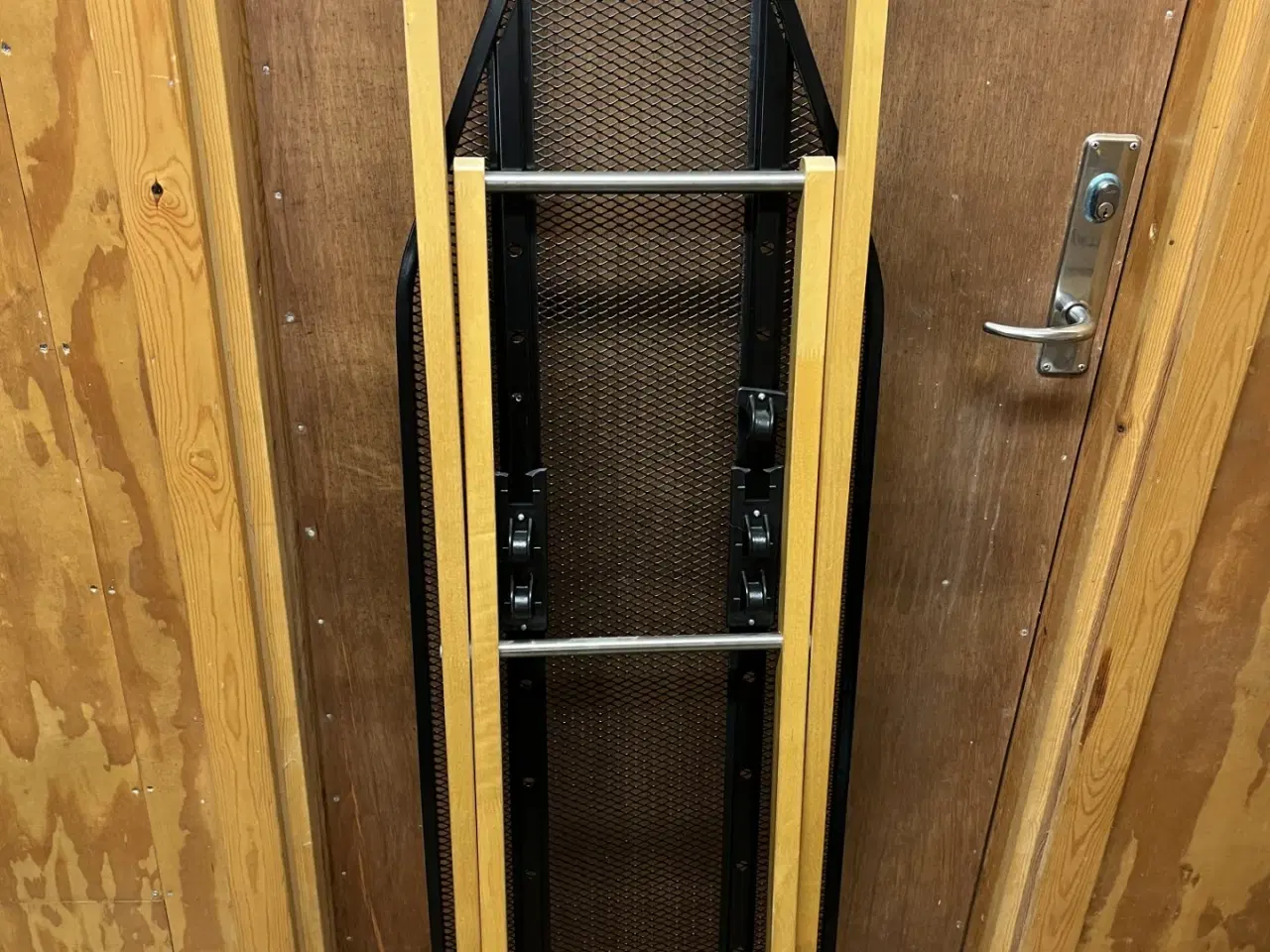 Billede 1 - strygebræt i træ med jern stativ