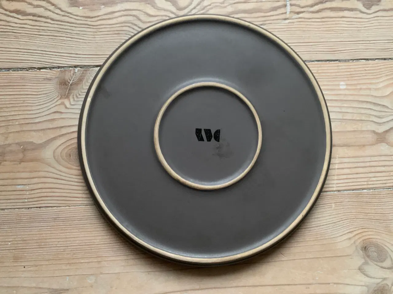 Billede 2 - Flot enkel frokosttallerken i mørkegrå toner