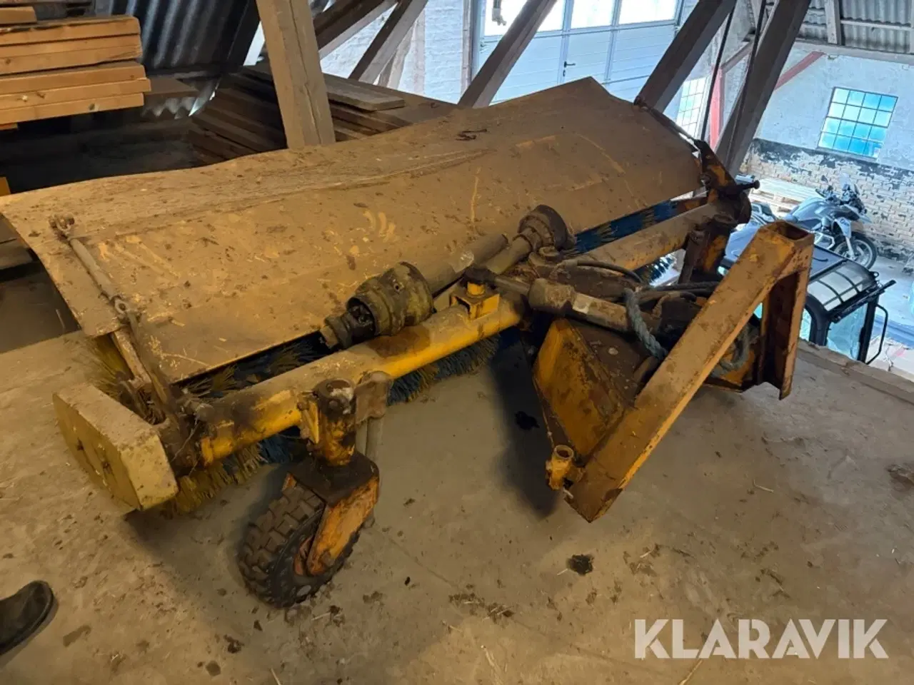 Billede 1 - Fejemaskine til traktor