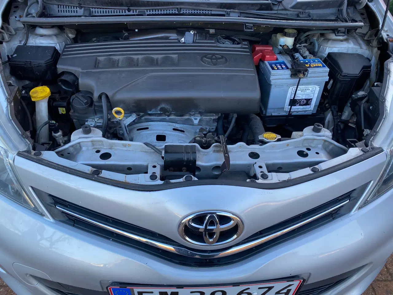 Billede 10 - Billig Yaris 1,3 5 dørs 2014 6 gears