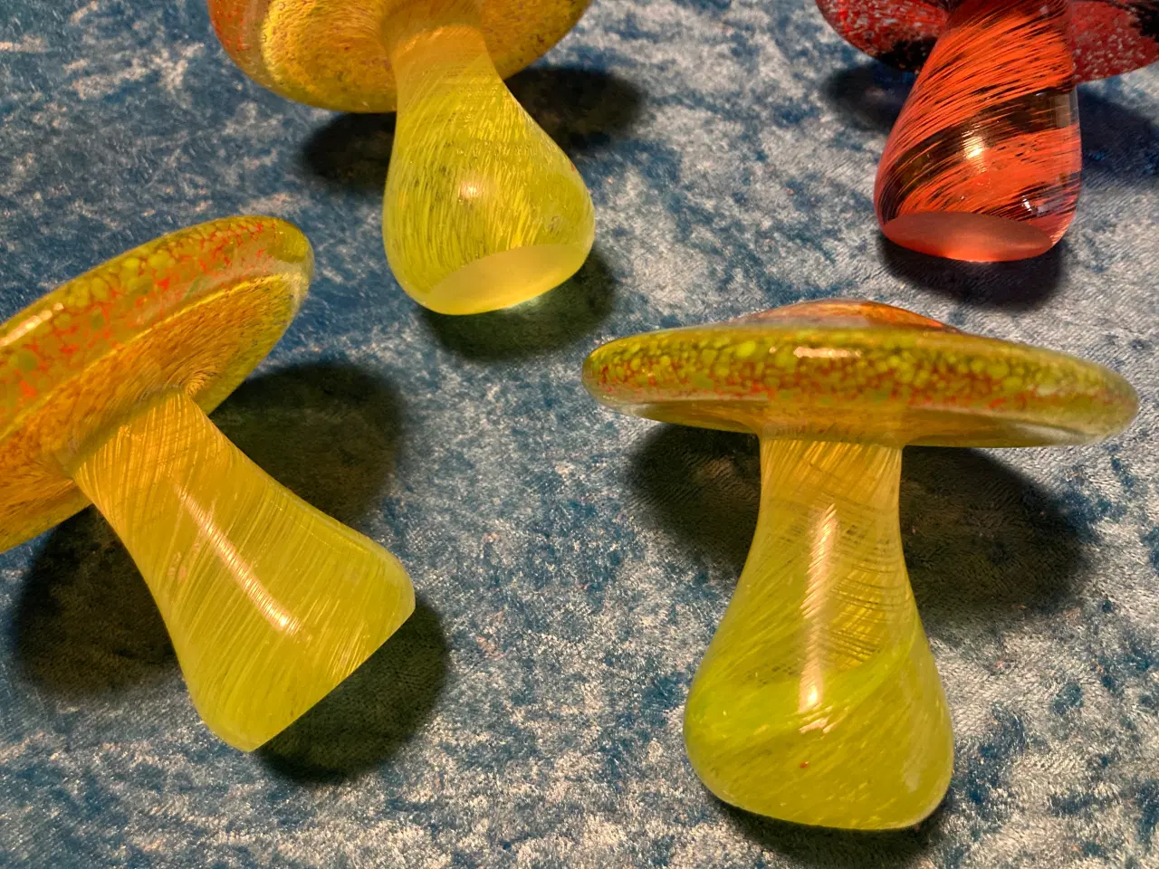 Billede 2 - Fire glas-paddehatte sælges