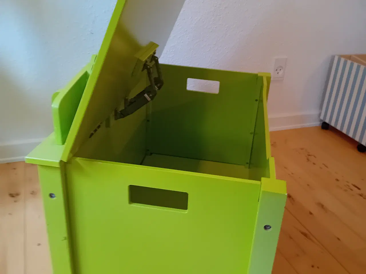 Billede 5 - "Jungle" bord, 2 stole og bænk m. rum