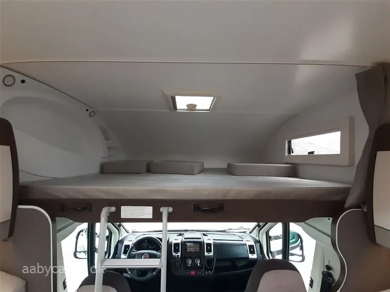 Billede 10 - 2021 - Benimar Sport 323 NK   Den Perfekte Familie camper. NK pakke. automatgear. solceller. Bemærk kun 20,000 Km !!!!