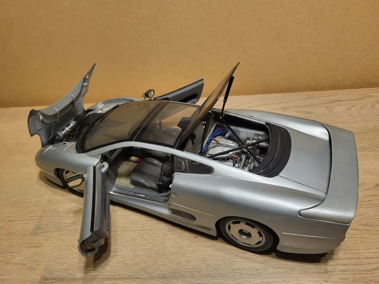 Billede 8 - Modelbil, Jaguar XJ220, skala 1/12