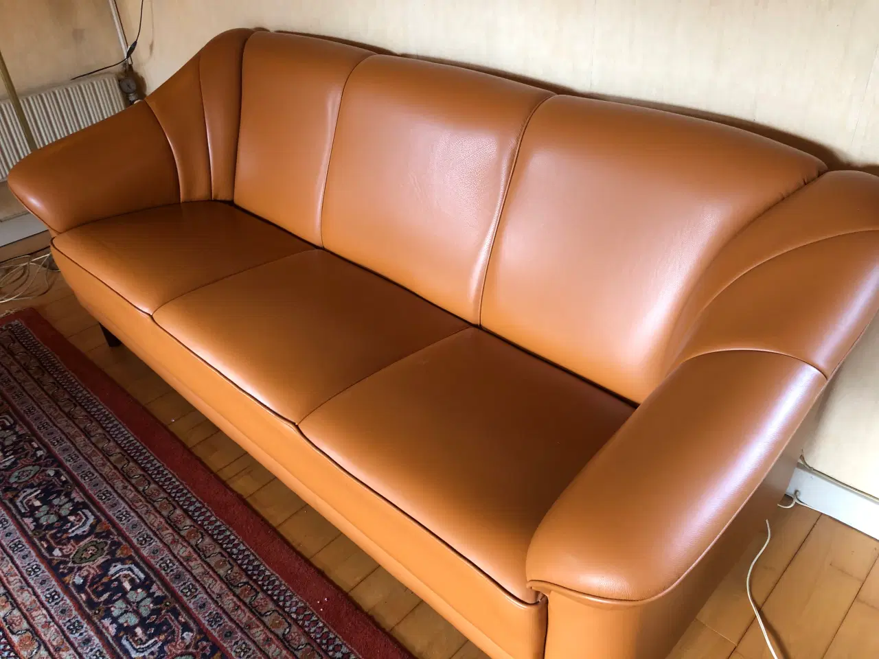 Billede 1 - Smuk cognacfarvet lædersofa