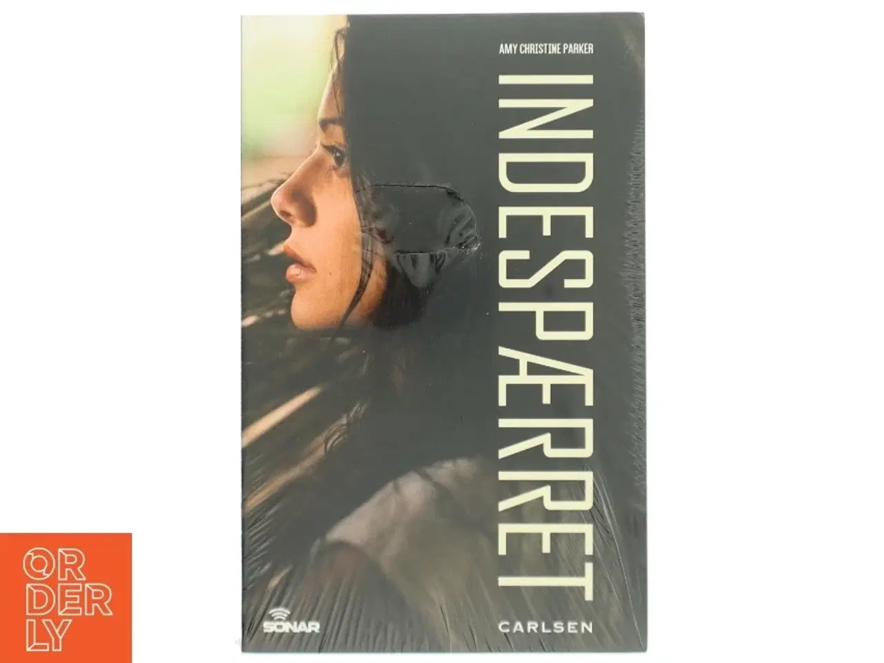Billede 1 - 'Indespærret' af Amy Christine Parker (bog) fra Carlsen