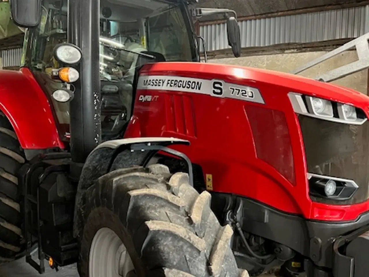 Billede 2 - Massey Ferguson 7720S Velholdt traktor.  Har aldrig lavet andet end at køre med sprøjte.