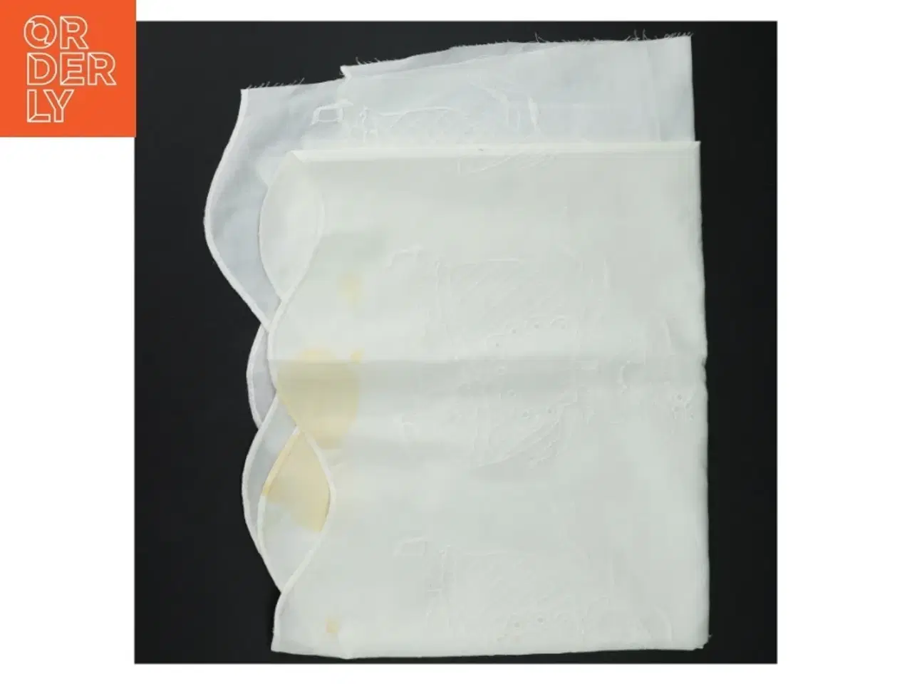 Billede 1 - Gammelt, hvidt broderet bomuldsstof (str. 110 x 40 cm)