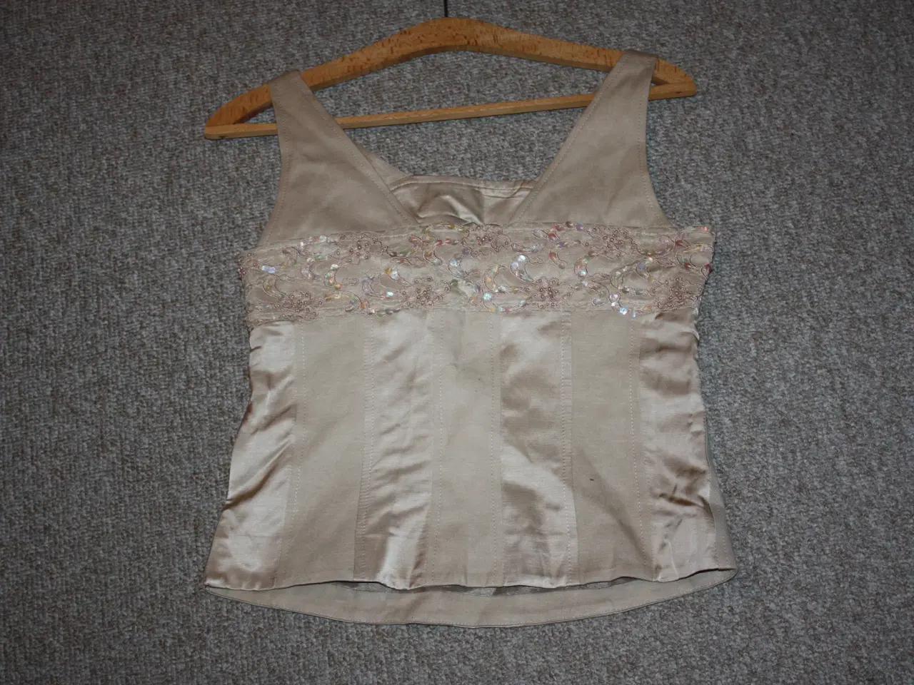 Billede 5 - Fin Creton top med perleapplikationer str. 36