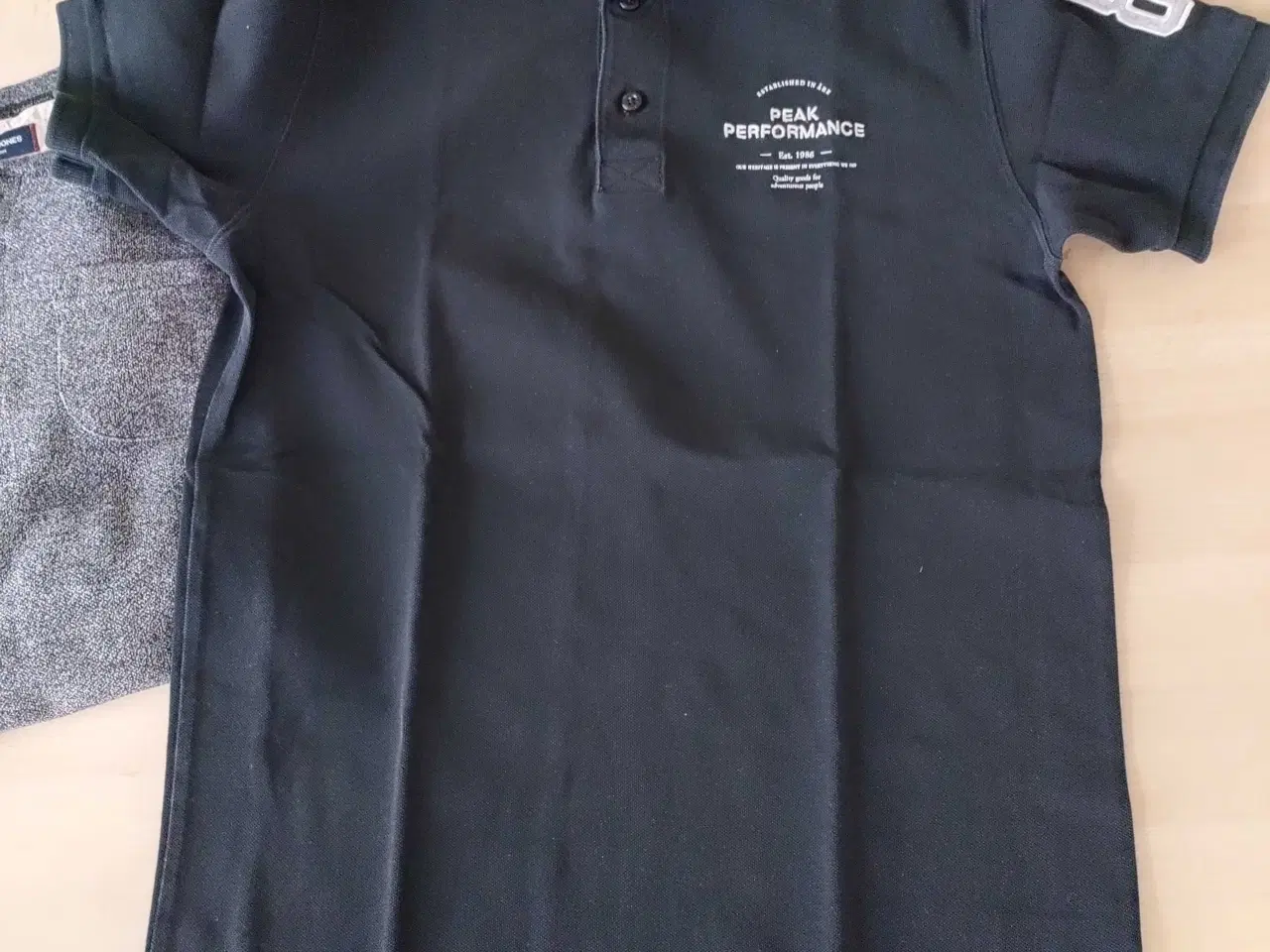 Billede 2 - Peak Performance polo+ Jack & Jones trøje. 