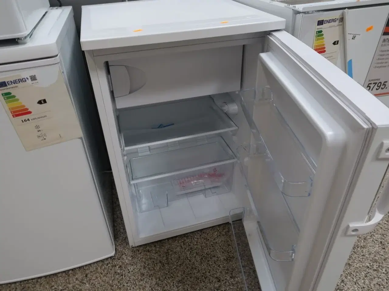 Billede 3 - Køleskab SCANDOMESTIC SKB 161 W