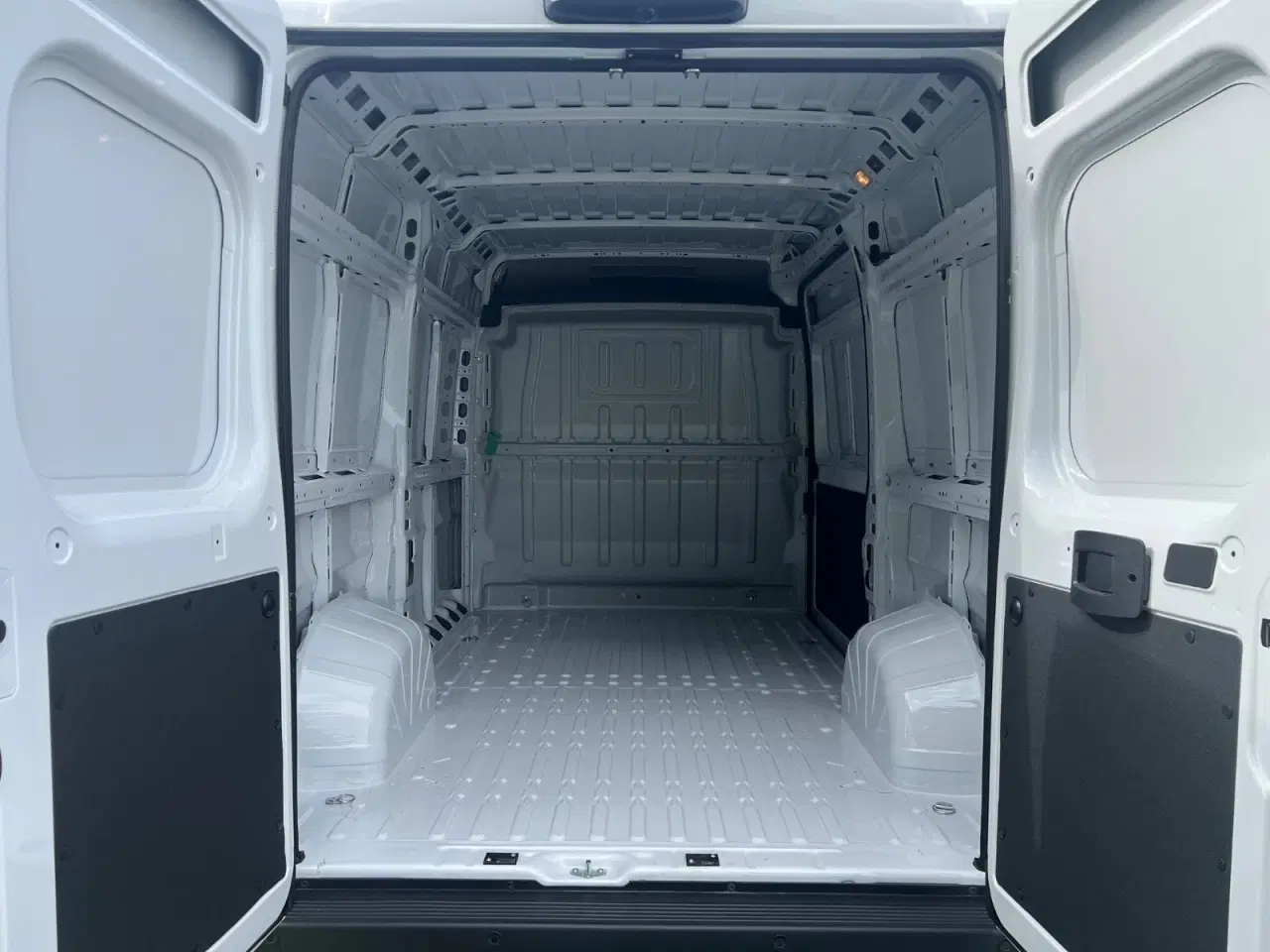 Billede 6 - Peugeot Boxer 435 2,2 BlueHDi 165 L2H2 Premium