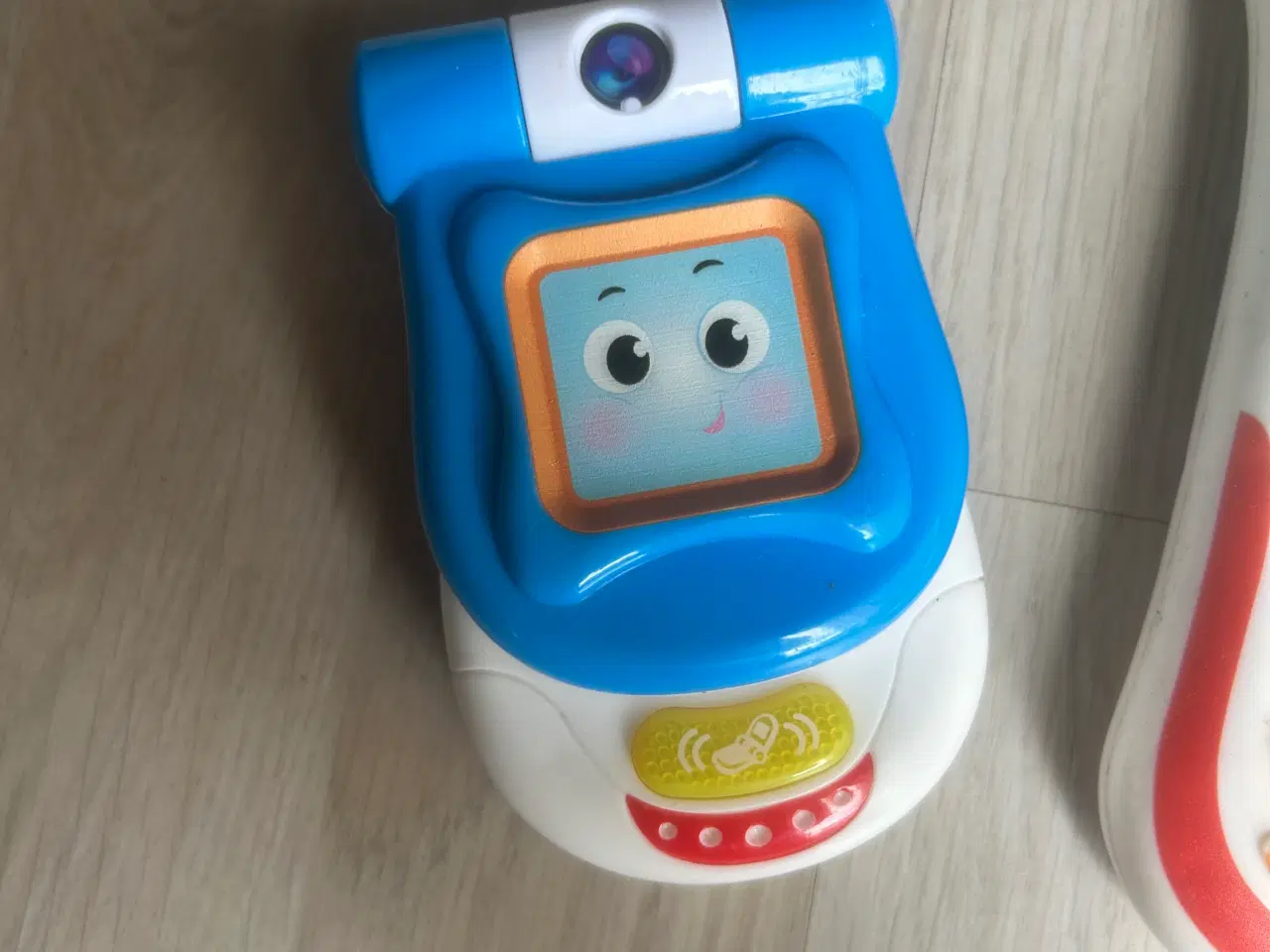 Billede 3 - Spilletelefon og TV-fjerbetjening