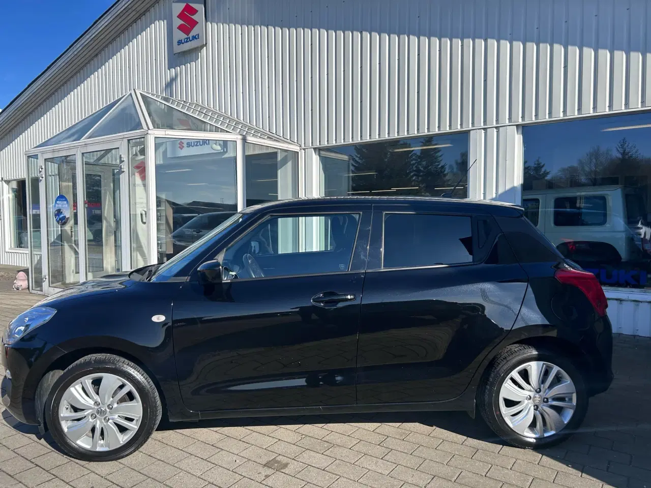 Billede 2 - Suzuki Swift 1,2 Dualjet Action AEB 90HK 5d