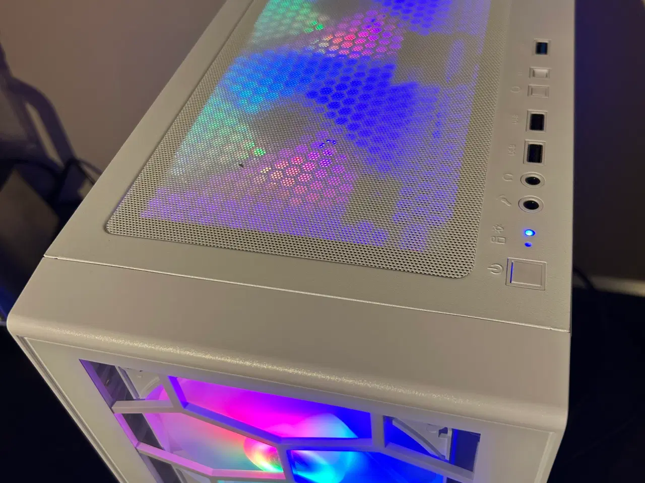 Billede 3 - 🔥 Hvid Gamer-PC | Ryzen 7 3700X (4.4 GHz) + RX 57