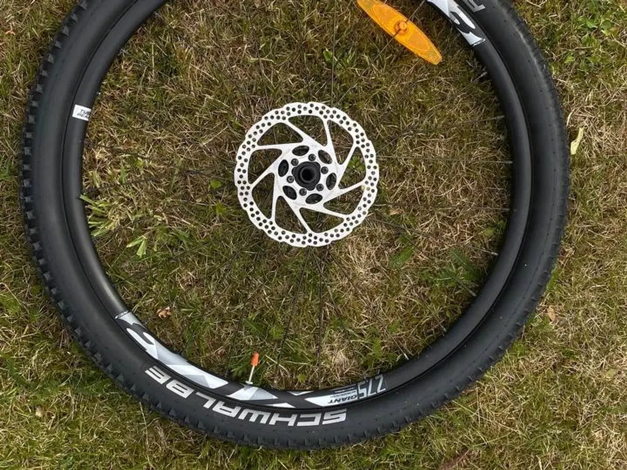 Billede 2 - MTB hjulsæt 27,5 / hjul med dæk – Giant, 10 gear,