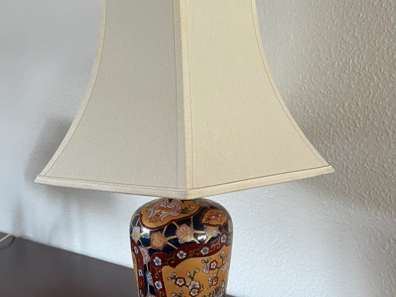 Billede 6 - 2 flotte kinesiske lamper incl skærme