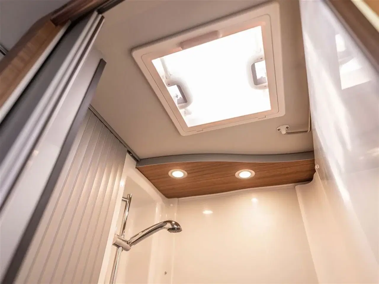 Billede 40 - 2023 - Knaus Vansation 640 MAN VAN TI MEG   Bedst kørende autocamper.