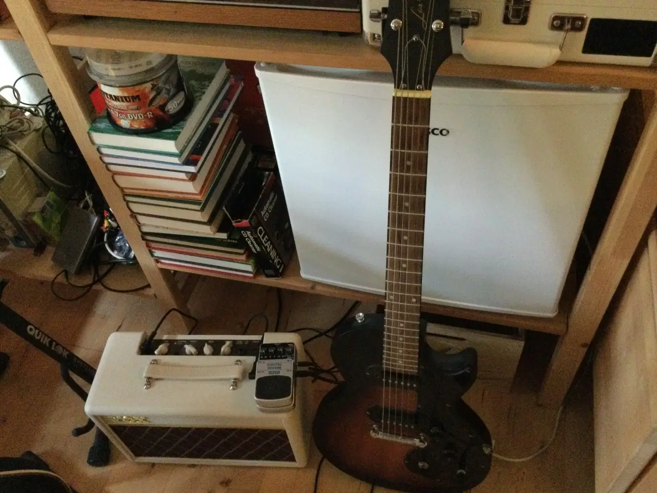 Billede 2 - elguitar og forstærker og digital reverb pedal