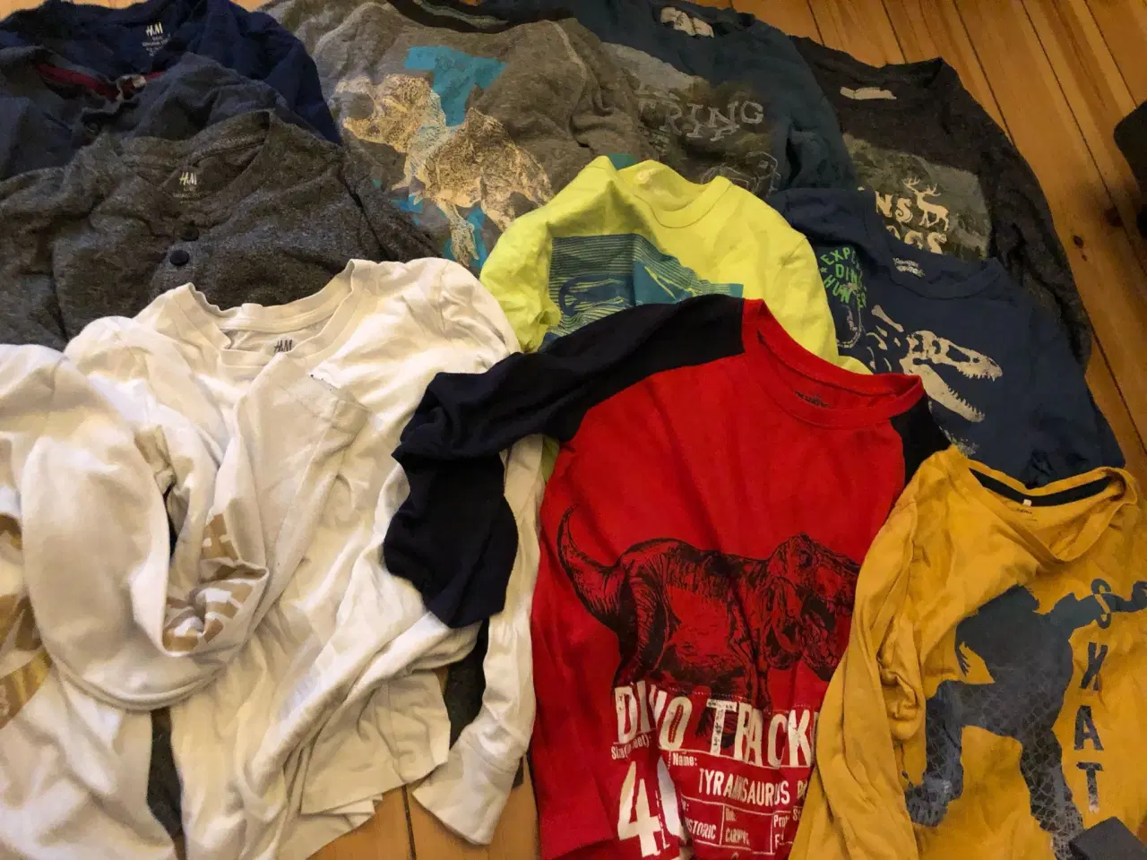Billede 1 - Stor pose blandet fedt drengetøj str 140