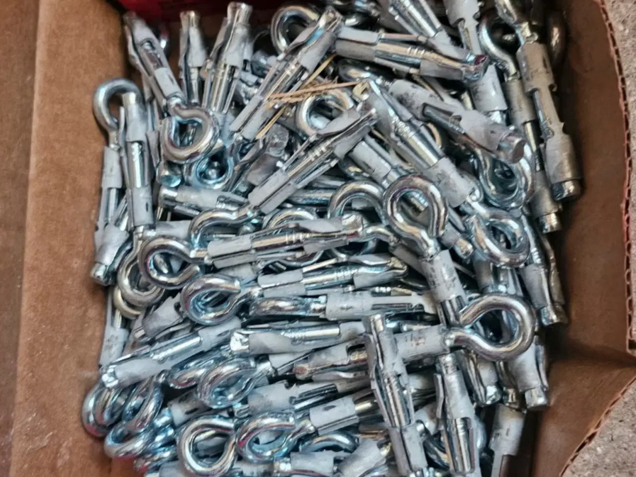 Billede 10 - KÆMPELOT Hilti fastgørelse