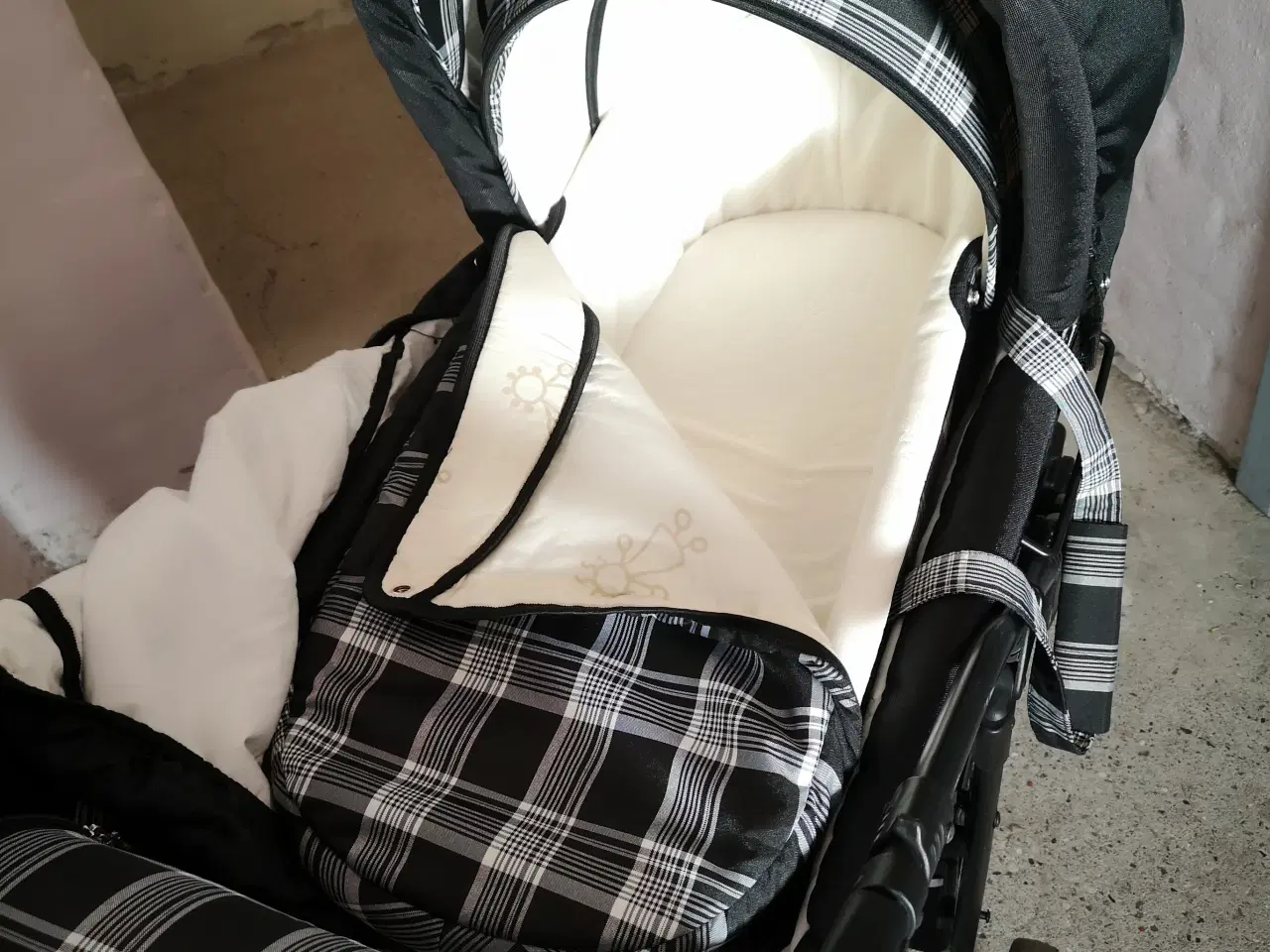Billede 4 - BASSON BABY barnevogn  det er vasket💯👌.  Barnevo