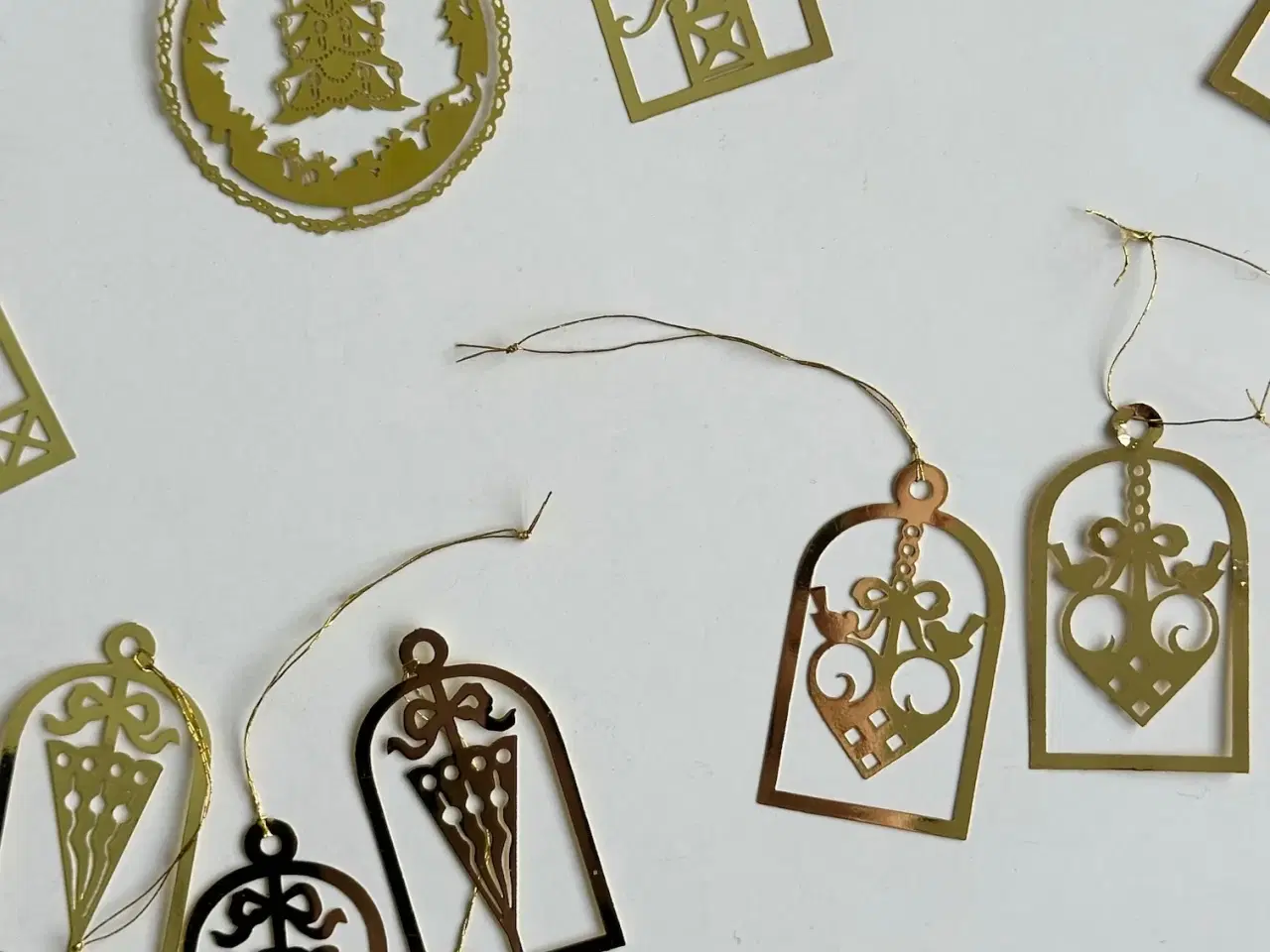 Billede 4 - Ophæng, gyldent metal, 15 stk samlet