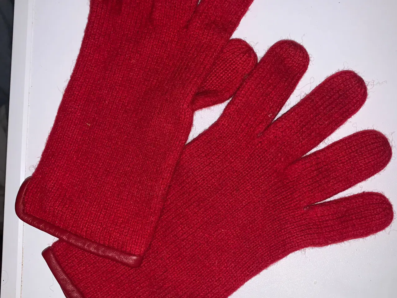 Billede 3 - Handsker røde og fine