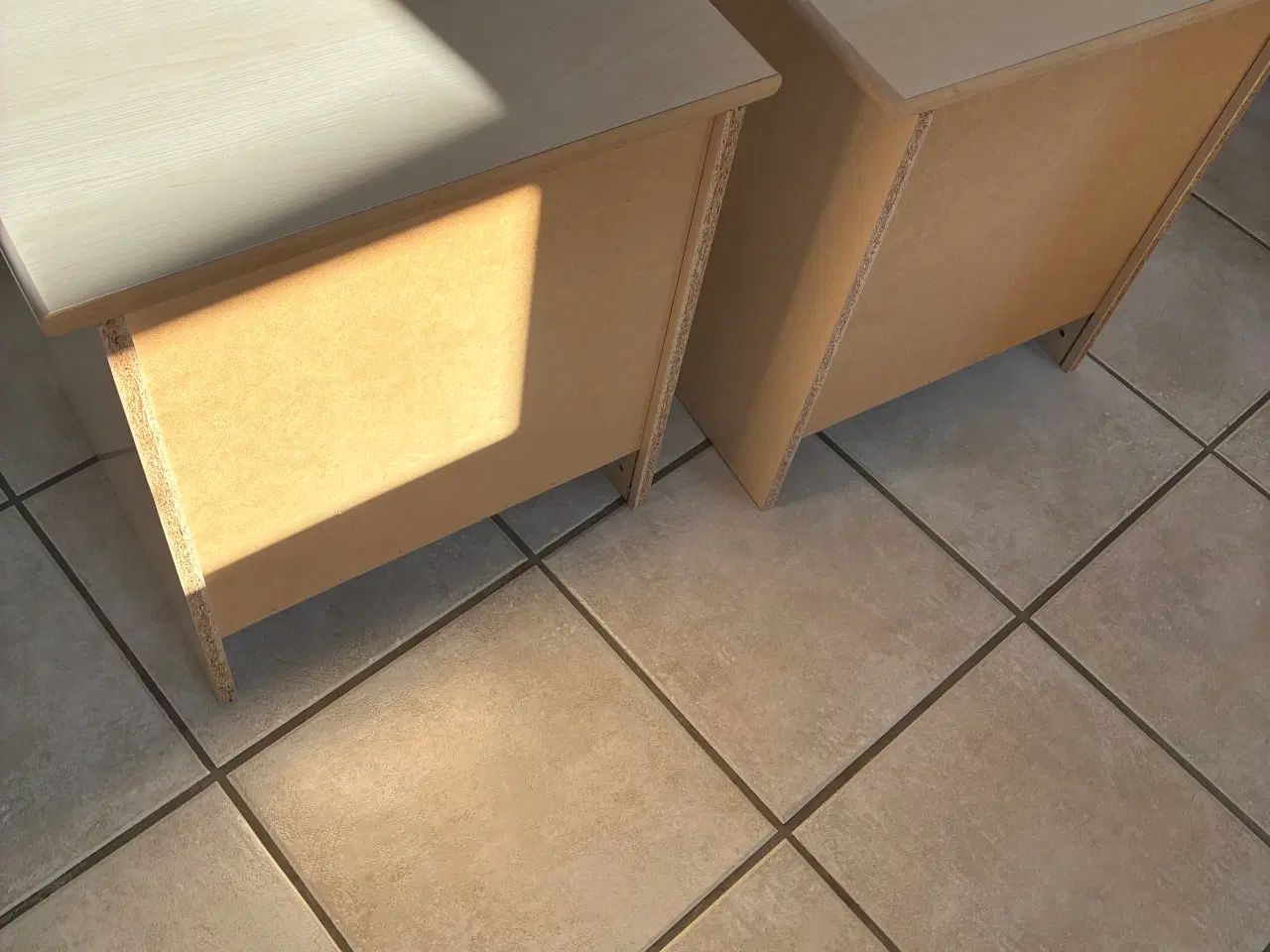 Billede 3 - 2 Sengebord m skuffer