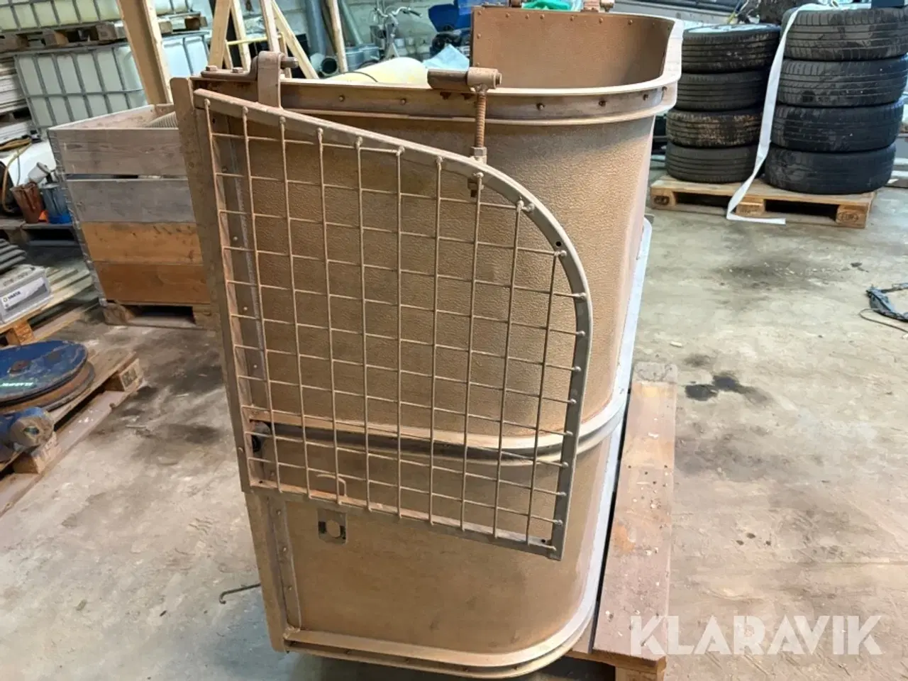 Billede 2 - Hundebur passer på en John Deer Gator