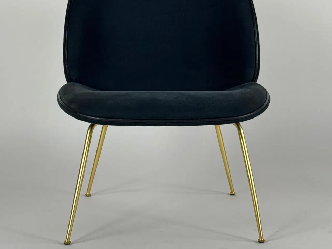 Billede 3 - GUBI Beetle Loungestol – Sort/Messing