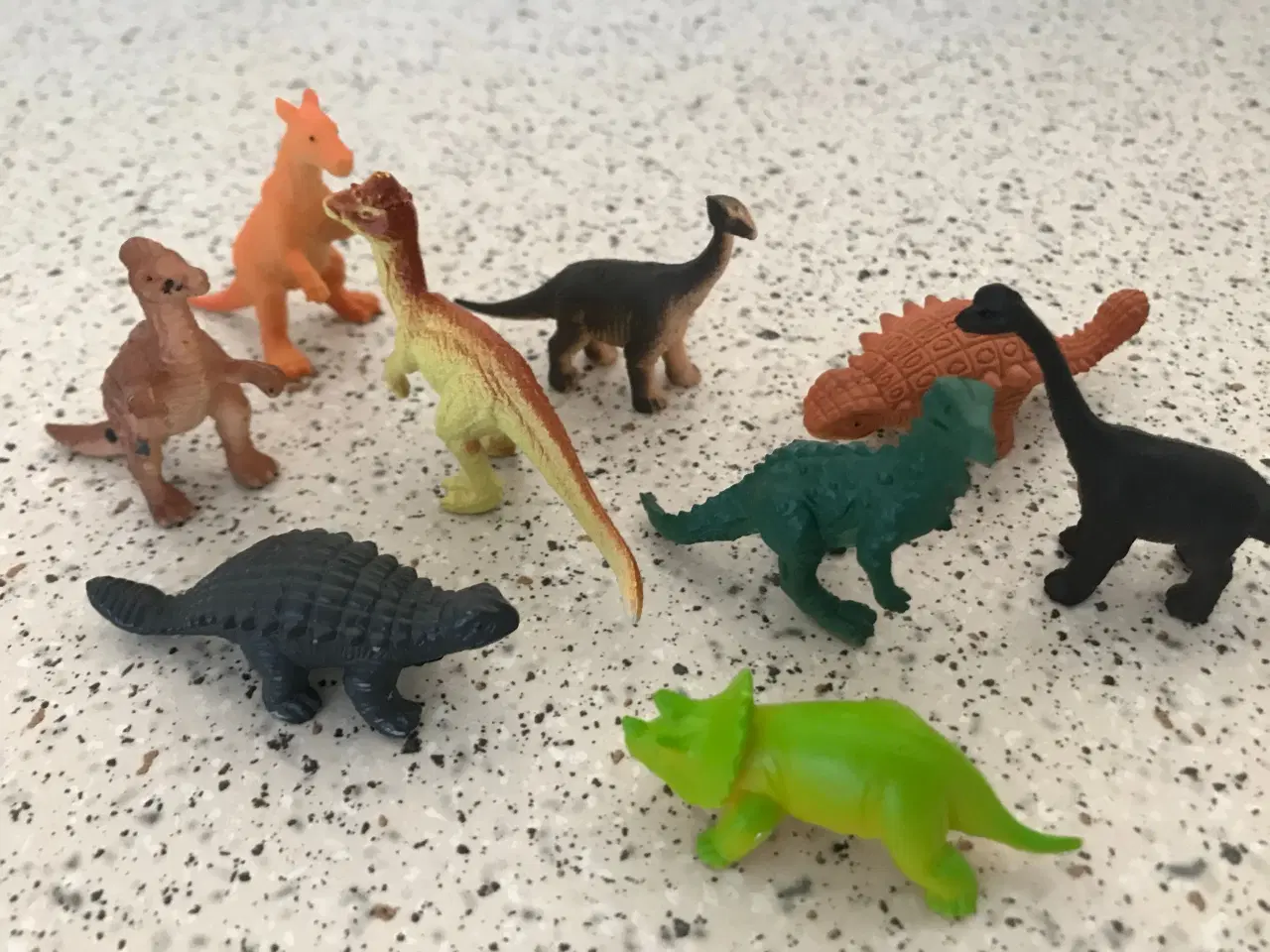 Billede 1 - MINI DINO (9 stk) Perfekt til Julekalender