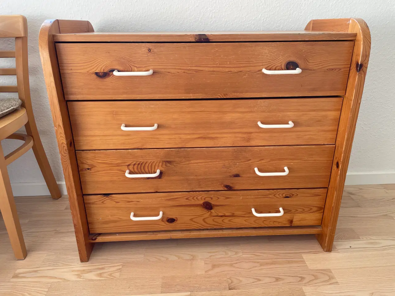 Billede 1 - Kommode af massivt fyrretræ