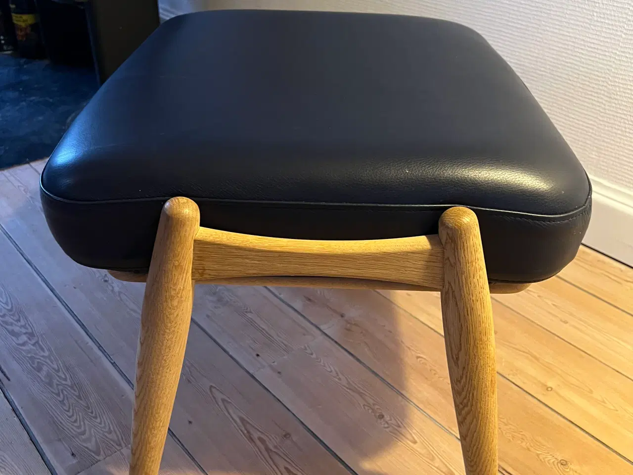 Billede 1 - Hans J Wegner fodskammel GE240