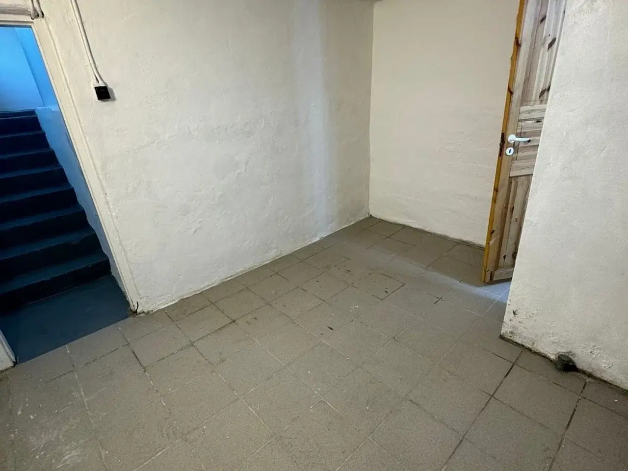 Billede 6 - Nyrenoveret lagerlokale og kontor til leje på Nyholms Alle 19.