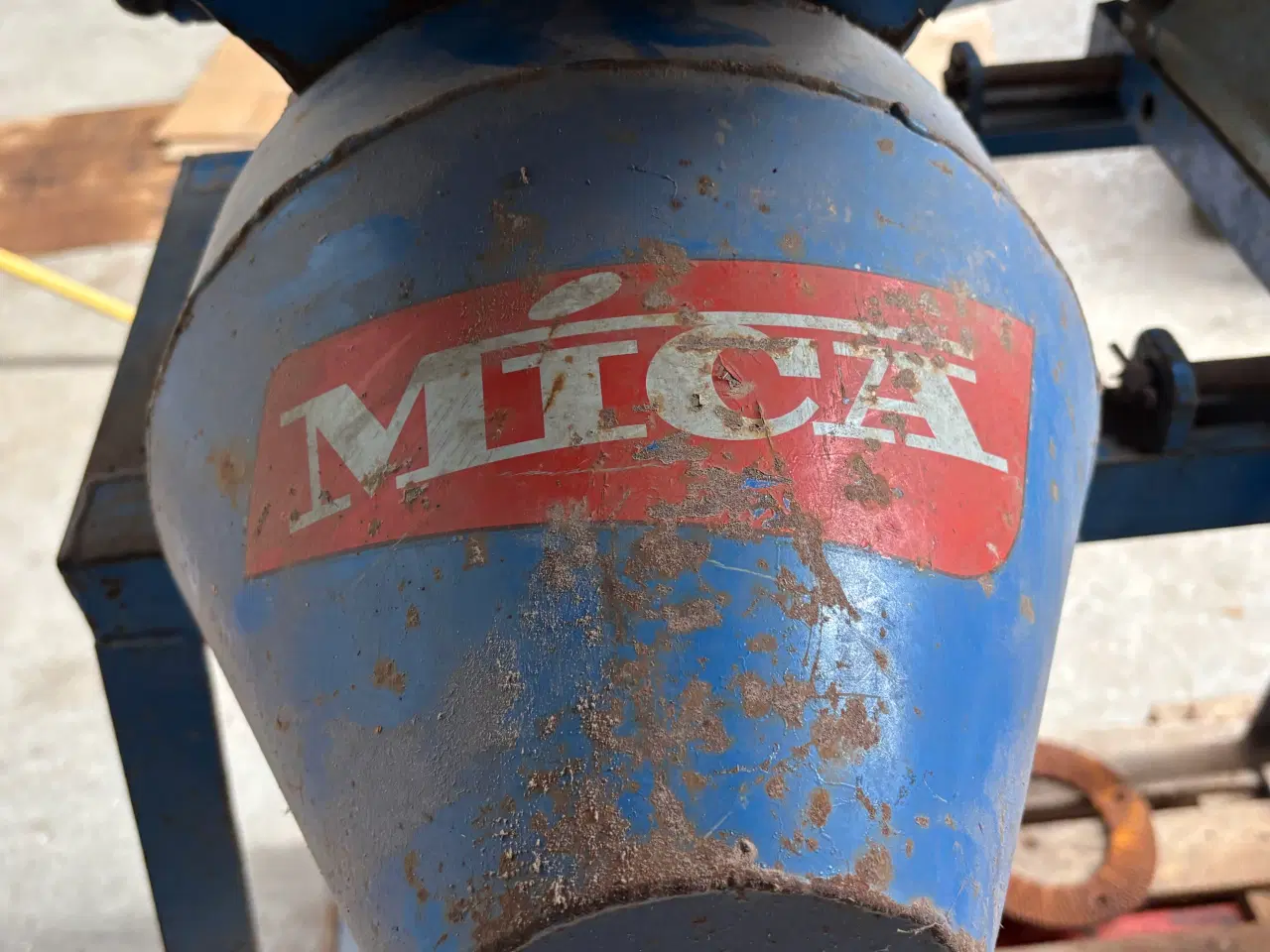 Billede 3 - MICA Kornkværn med ekstra skiver.