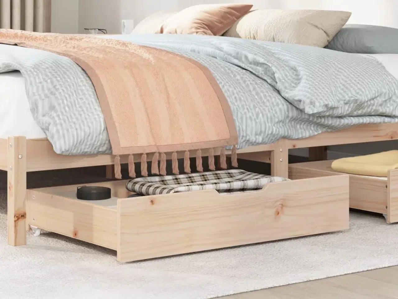 Billede 2 - Sengeskuffer med hjul 2 stk. 80x55x17 cm massivt fyrretræ