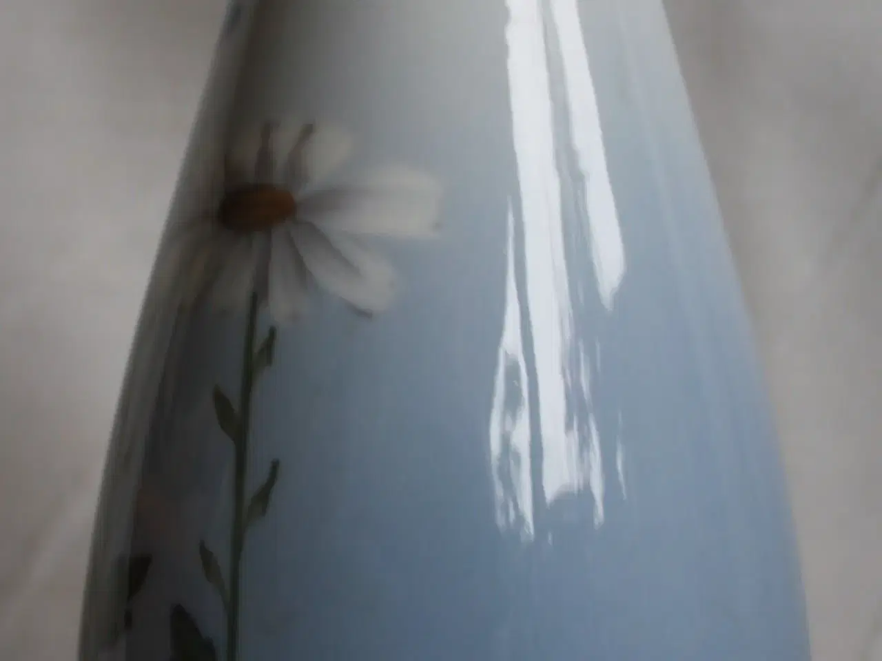 Billede 5 - Vase med blå og hvid blomst, RC