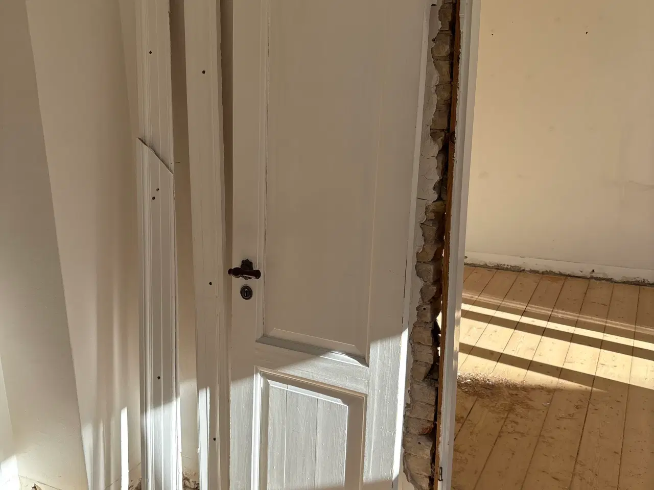 Billede 1 - Klassisk dobbeltdør i massiv træ