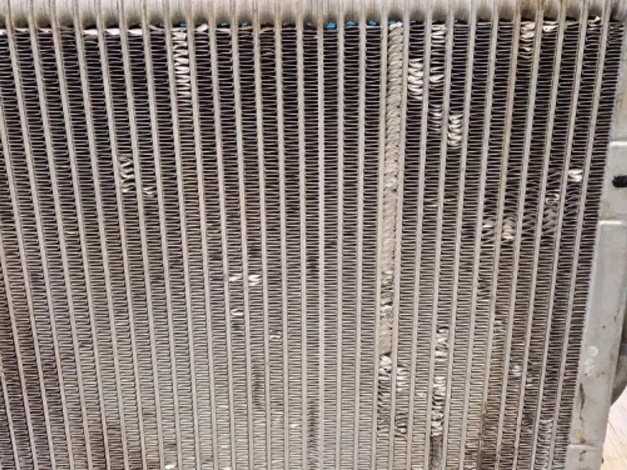 Billede 2 - New Holland LB115B Oliekøler 87410099