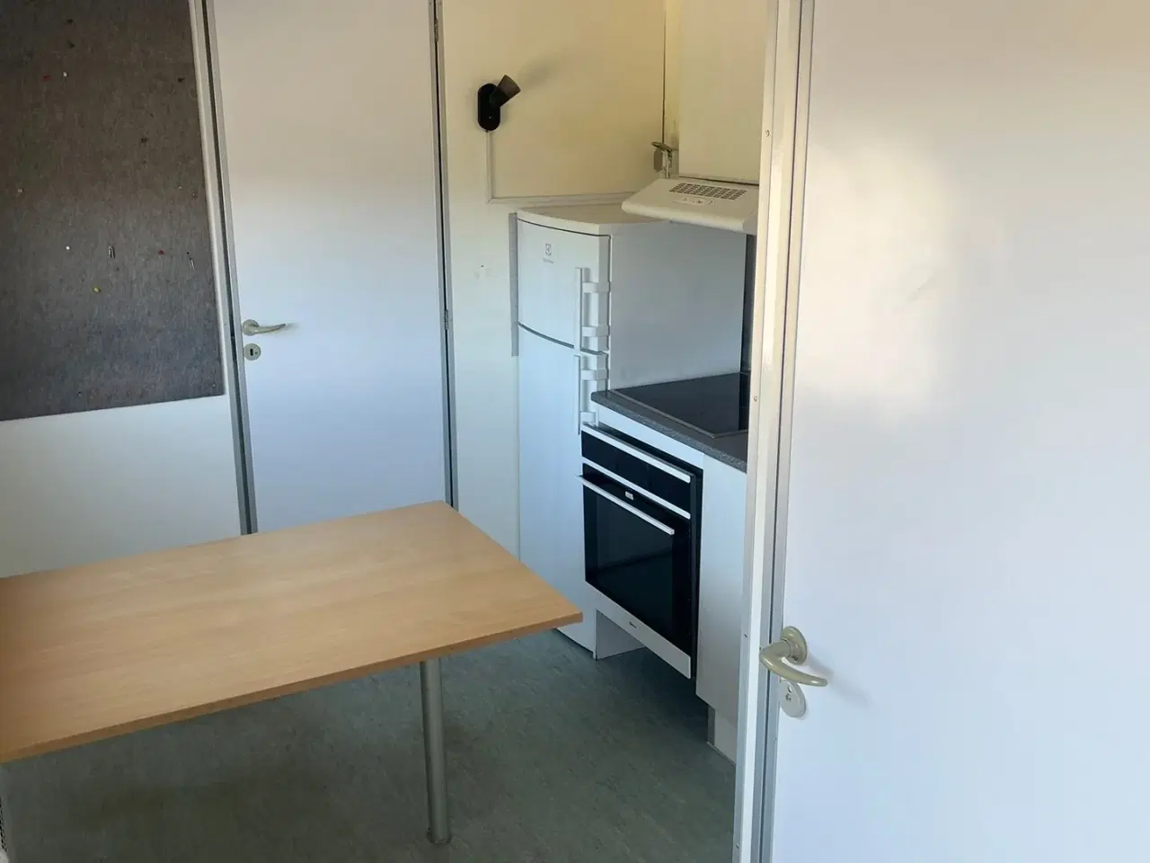 Billede 2 - Scanvogn Mandskabsvogn Stampe Skurvogn / Mandskabsvogn / Beboelsesvogn med køkken og toilet