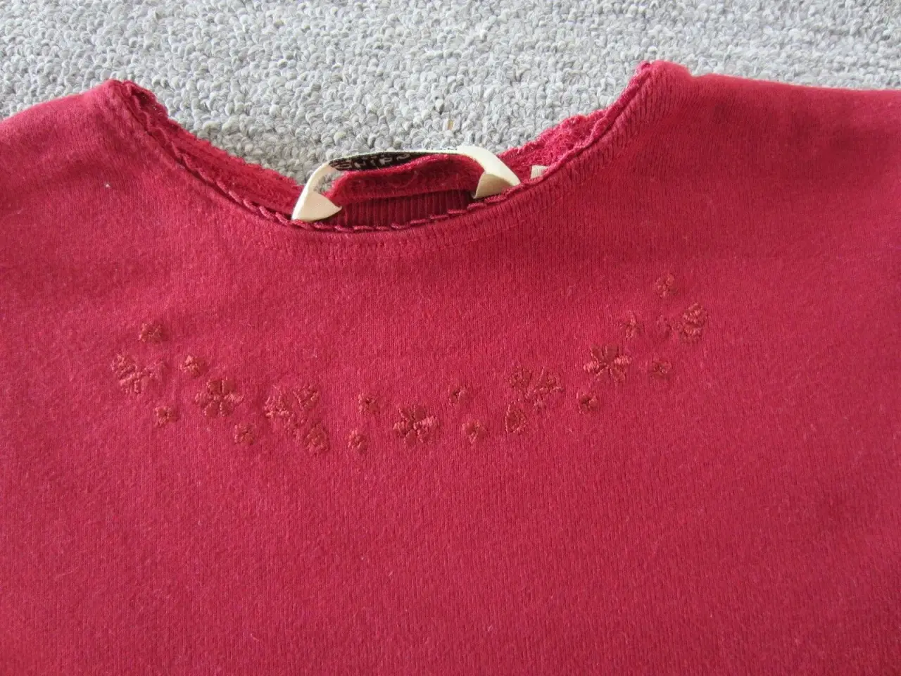 Billede 2 - Bordeaux rød bluse str. 104 fra H&M