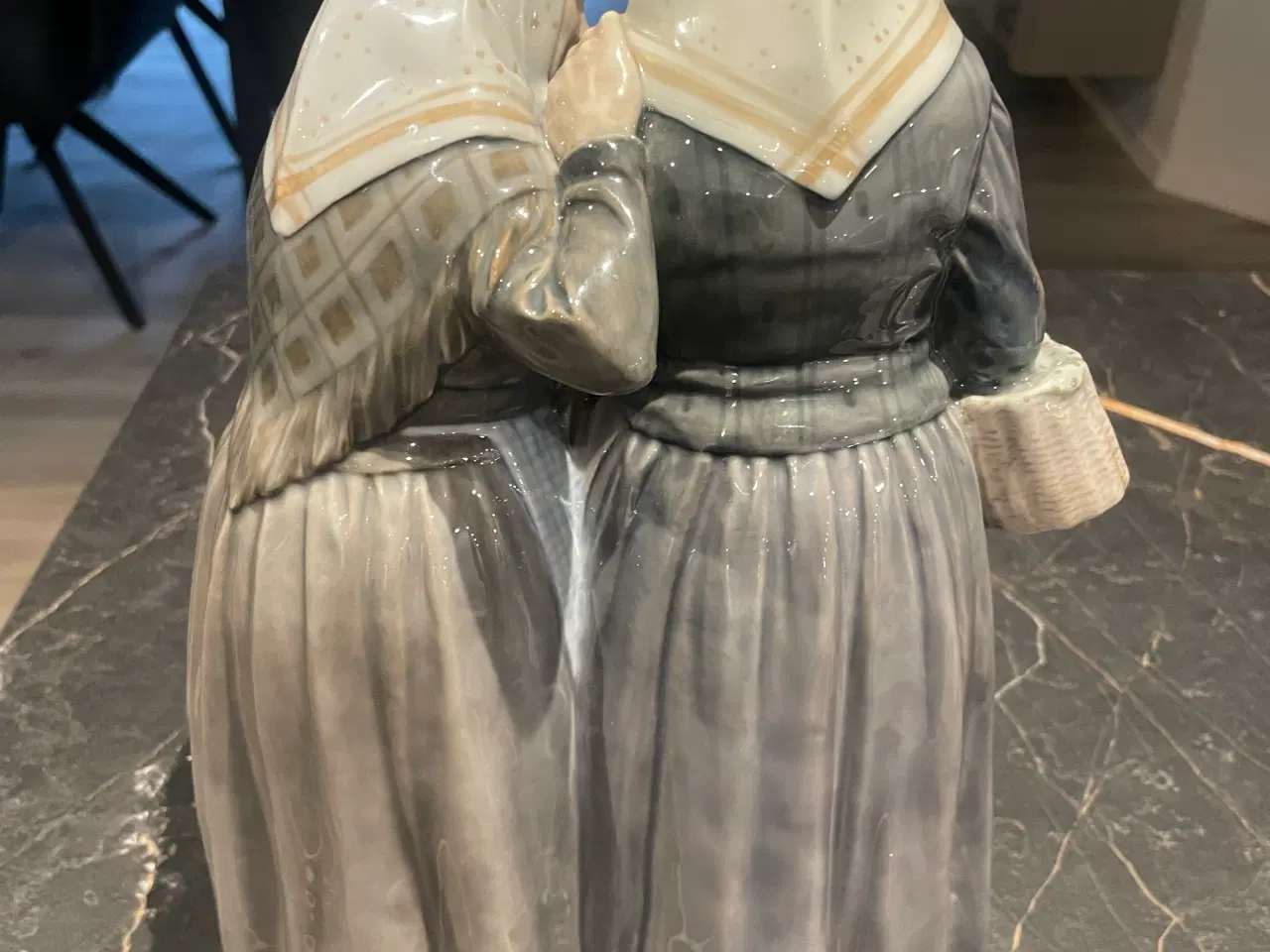 Billede 2 - Royal Copenhagen Sladre kællinger 1319 som ny. BYD