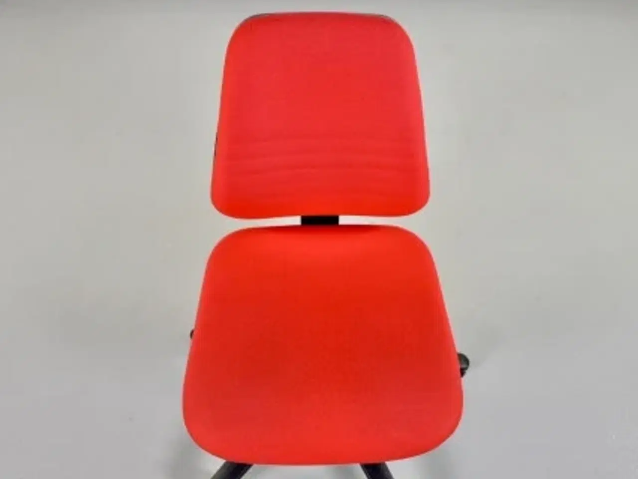 Billede 5 - Dauphin kontorstol med rødt polster og sort stel.