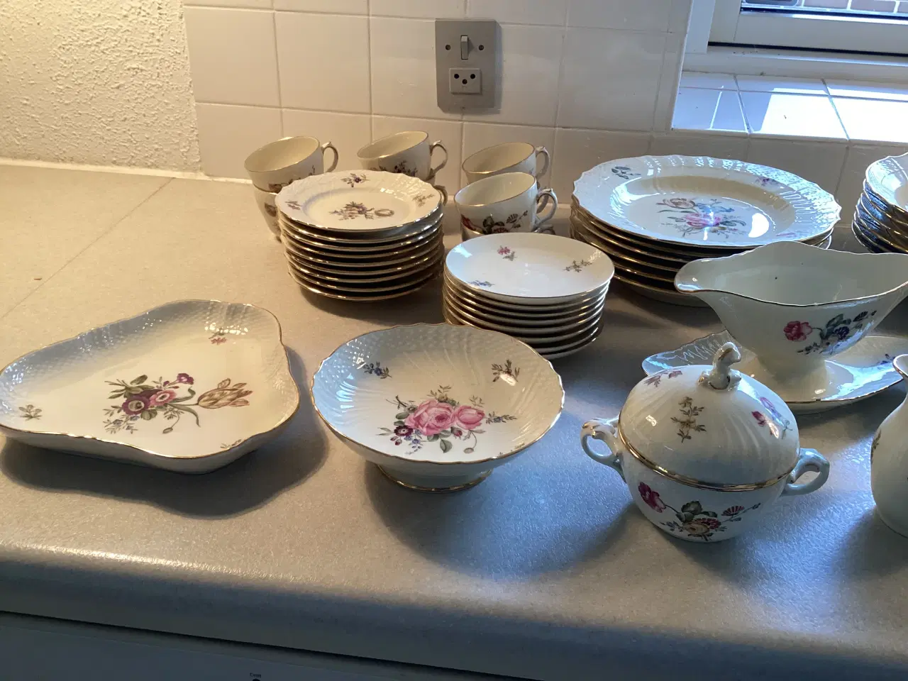 Billede 8 - Royal Copenhagen Frijsenborg kaffe OG spisestel