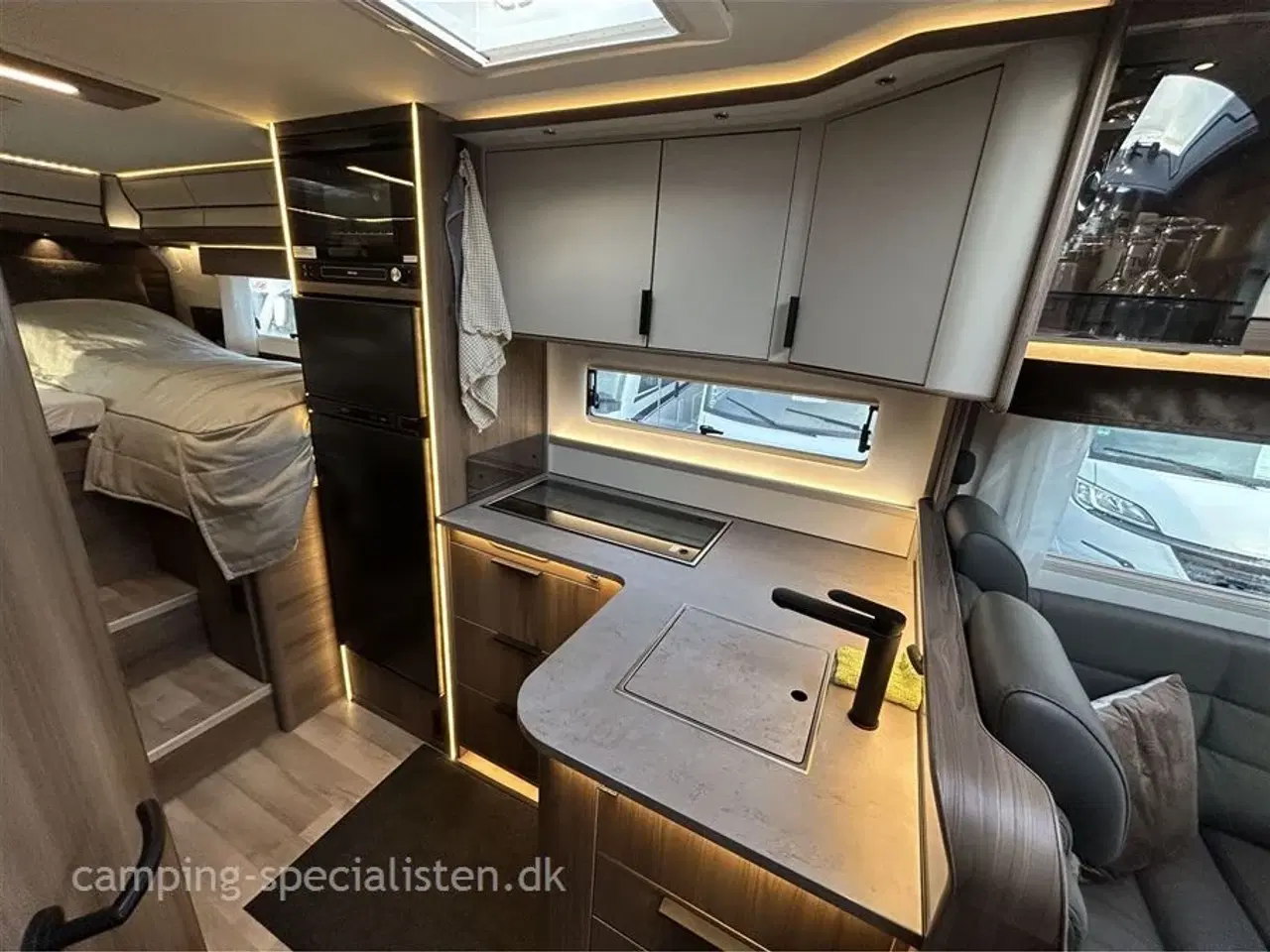 Billede 11 - 2025 - Kabe Travel Master Crown i760 LGB   Kabe Crown 760 LGB model 2025 på Mercedes kan nu ses hos Camping-Specialisten