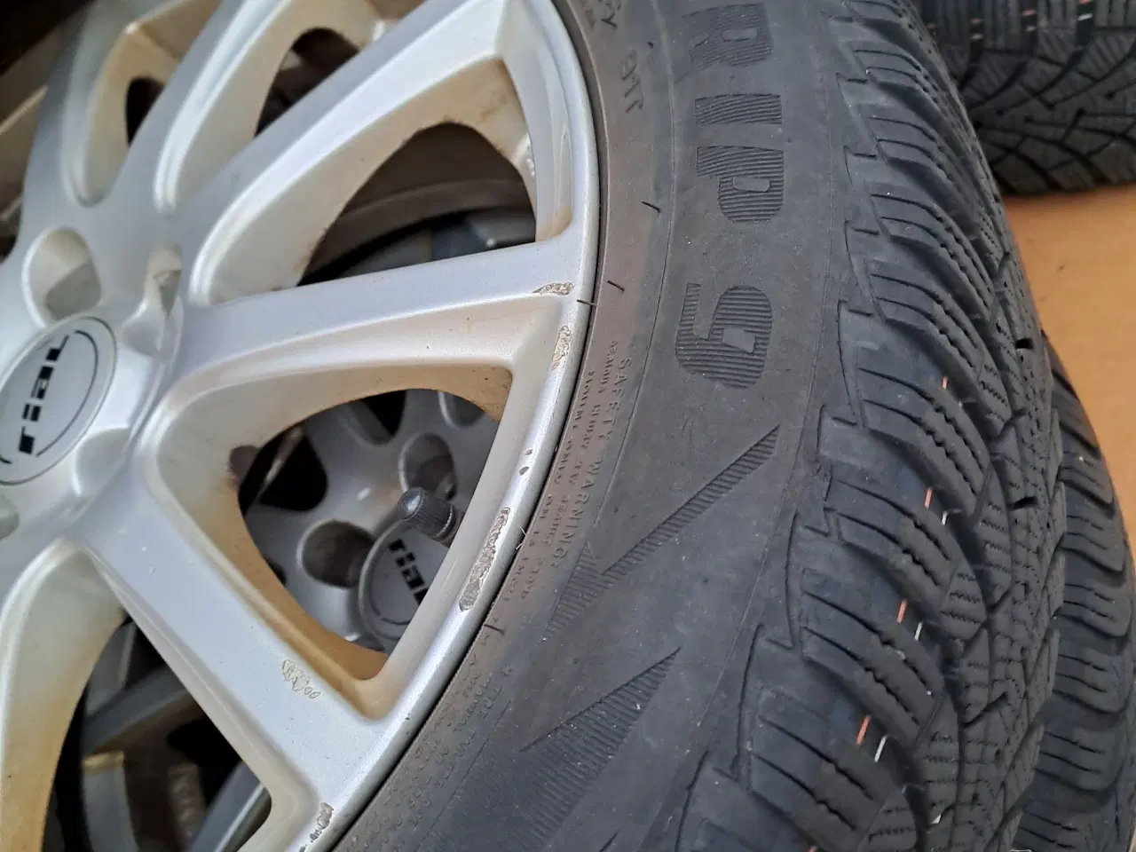 Billede 3 - Gode vinterdæk på fælge