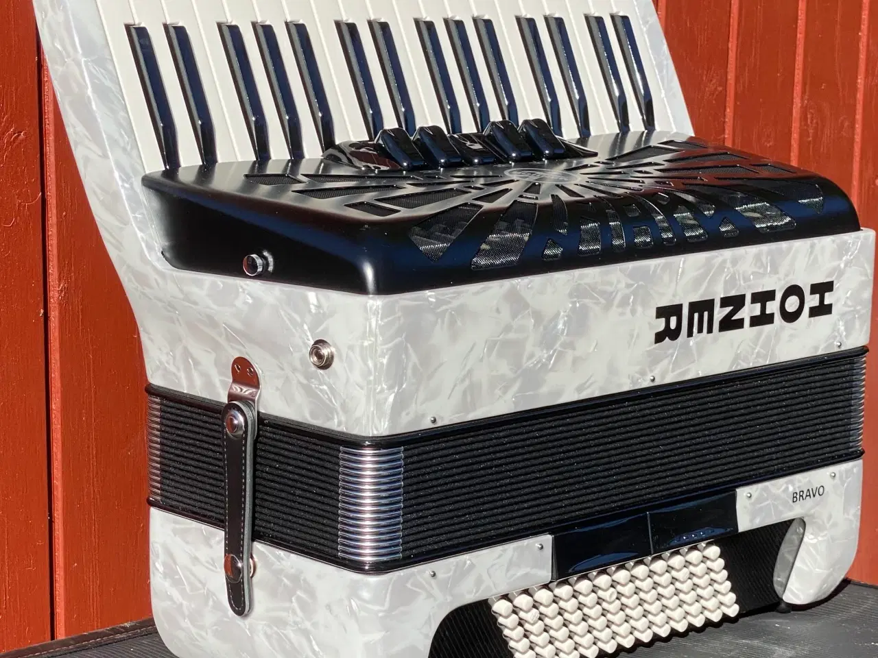 Billede 11 - 🎶 Hohner Bravo III 72 – Hvid Perlemor, 7,4 kg . 