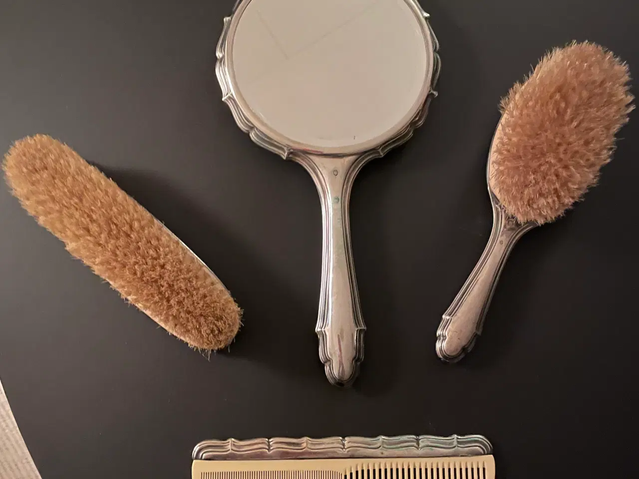 Billede 2 - Vintage sølvspejl, børster og kam